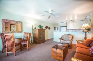 "Picturesque Oceanfront" Wailua Bay View Condo with an Coastline View - Kapaa - 6