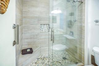 "Picturesque Oceanfront" Wailua Bay View Condo with an Coastline View - Kapaa - 2