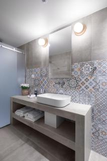 Blue Whisper Luxury Living Suites - Nea Roda - 4