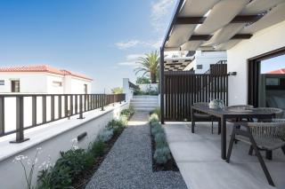 Blue Whisper Luxury Living Suites - Nea Roda - 1