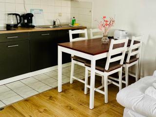 Studio Apartment In Stötteritz With Balcony - great public transport links to the city - Leipzig - 3