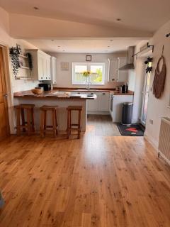 The Coach House Apartment - 5