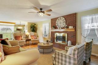 Spacious Murphy Home with Game Room and Fire Pit! - Murphy - 7