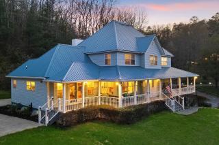 Spacious Murphy Home with Game Room and Fire Pit! - Murphy - 0