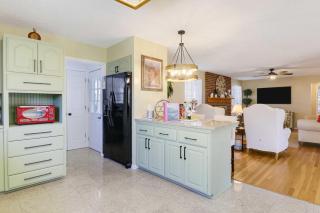 Spacious Murphy Home with Game Room and Fire Pit! - Murphy - 1