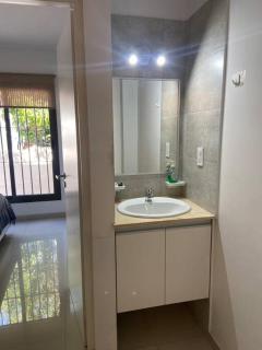Departamento excelente ubicación con cochera - Godoy Cruz - 2