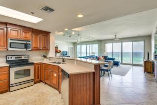 Oceanfront Destin Condo with Pool and Beach Access - Destin - 3