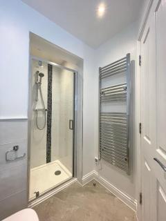 2 Bedroom Apartments Stopoverz - Bristol - 9