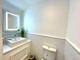 2 Bedroom Apartments Stopoverz - Bristol - 8