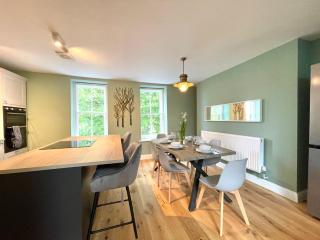 2 Bedroom Apartments Stopoverz - Bristol - 3