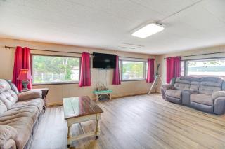 Lakefront Cabin in Jay with Deck, Views and Boat Ramp! - Jay - 6