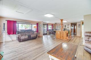 Lakefront Cabin in Jay with Deck, Views and Boat Ramp! - Jay - 5