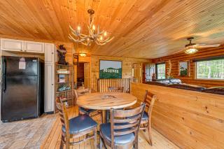 Hot Tub and Fire Pit Albrightsville Log Cabin! - Albrightsville - 4