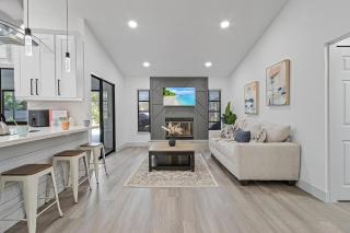 Large Outdoor Living Space, Pool Table and Heated Pool - Oasis of Port Charlotte - Roelens - Yonkers - 3