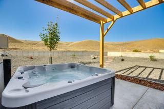 Luxe Living Grand Junction Home with Hot Tub, Views - 9