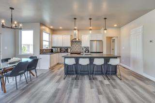 Luxe Living Grand Junction Home with Hot Tub, Views - 3