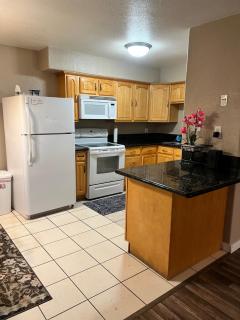 Quiet 1bed,1bath condo with free parking - Fresno - 9