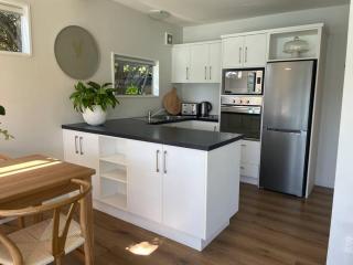Church Bay Hideaway - Beach Access & Sea Views - Diamond Harbour - 4