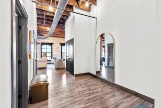 2BR Riverfront Loft-Gated Parking-P206 - Saint Louis - 2
