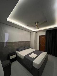 Travellers Heaven 2BR APT Gulshan Iqbal 13-E - Karachi - 8