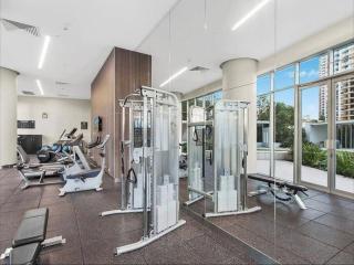 270° Panoramic Hilton Living - Gold Coast - 1