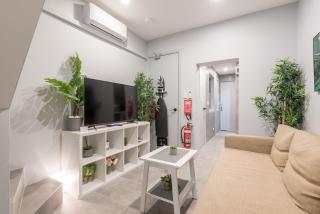 Homely Double Room - AC - 1Min Walk to Central - Close to Darling Harbour Chinatown CBD - Shared Bathroom - Sydney - 2