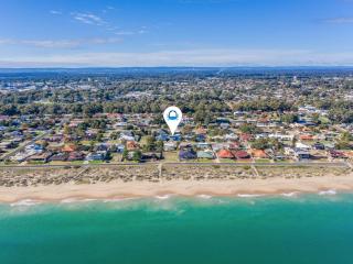 Giggles Beach House in Silver Sands - Mandurah - 0