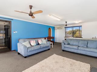 Giggles Beach House in Silver Sands - Mandurah - 3