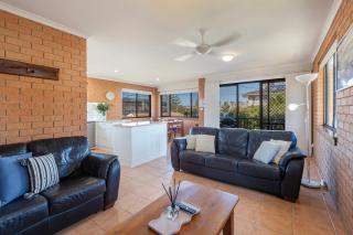 Elsewhere 3 - LJHooker Yamba - Yamba - 5