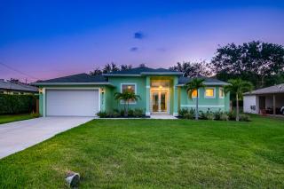 Sea La Vie Beach House - 4