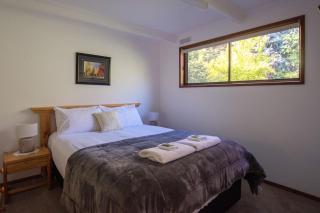Warrina - Overlooks Ovens River and five minute walk into town - Bright - 1