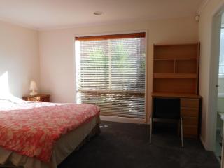 A Unique Holiday Home between Avalon Airport and Melbourne CBD - 1