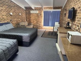 Clock Tower Motor Inn - Coonabarabran - 3