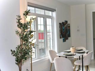 Luxury, Home Away from Home - Brampton - 6