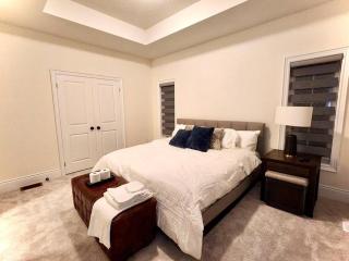 Luxury, Home Away from Home - Brampton - 5