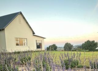 Breathtaking Midlands stay at THE PROTEA CHALET 5kms from N3 - Hilton - 1