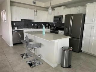2 Bedrooms 2 Bathrooms Storey Lake 4751-207 Ct - 5