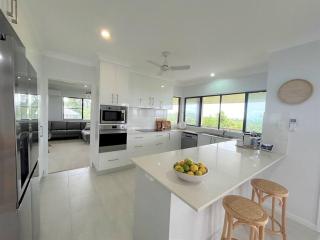Mission Views - 3 Bedroom Home with Stunning Views - South Mission Beach - 4
