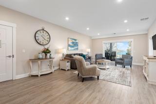 Luxury Downtown 2BDR Lake View Penthouse Condo steps to Beach 304E - 5