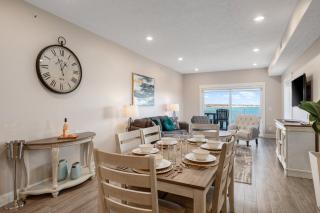 Luxury Downtown 2BDR Lake View Penthouse Condo steps to Beach 402W - 5