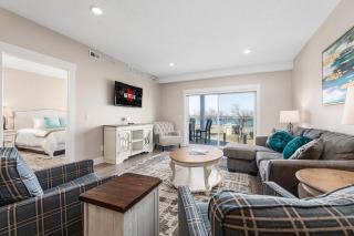 Luxury Downtown 3BDR Lake View 2nd Floor Condo on West Bay 201W - 9