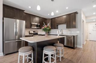 Luxury Downtown 2BDR Lake View 2nd Floor Condo on West Bay 202W - 2