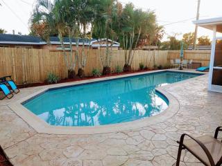 Amazing 5 Bedroom Pool Home - Minimum 28 days Stay Only Great Location! - 0