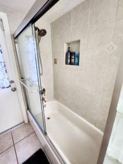 Amazing 5 Bedroom Pool Home - Minimum 28 days Stay Only Great Location! - 9