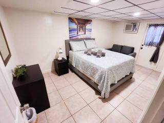 Amazing 5 Bedroom Pool Home - Minimum 28 days Stay Only Great Location! - 7