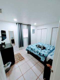Amazing 5 Bedroom Pool Home - Minimum 28 days Stay Only Great Location! - 3