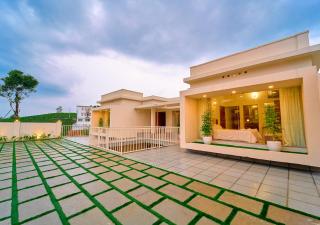 Glen Castle Vagamon Pool Resort by VOYE HOMES - 7
