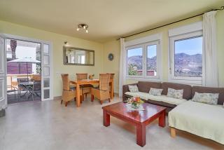 Excellent views, Beach and mountain - 7