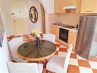 Sunny Center apartment - 8