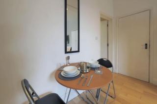 S2 Full Studio With Own Kitchen In Centre Of Kilburn - 2